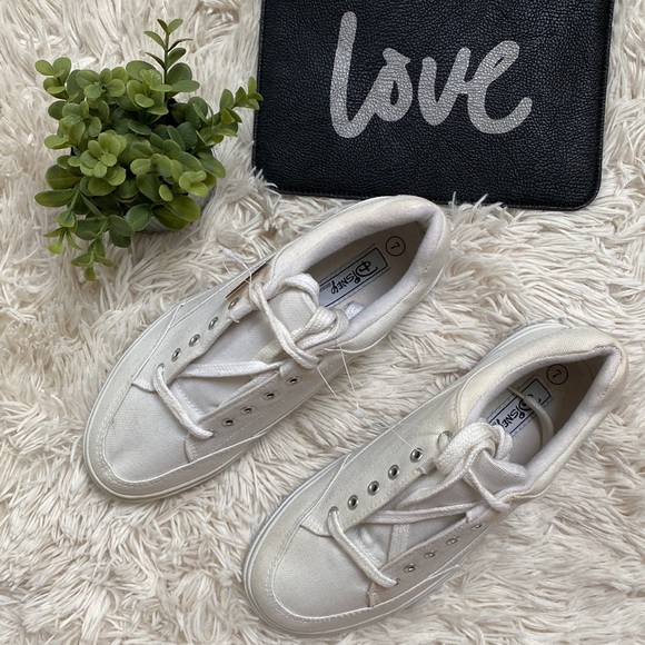 🎉2XHP🎉 Disney Vintage Mickey Mouse Canvas Sneakers 💗 White - Picture 3 of 16